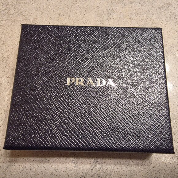Genuine Prada Saffiano Saffiano Leather Card Holder in Powder Pink(CIPRIA) Color - Picture 8 of 8